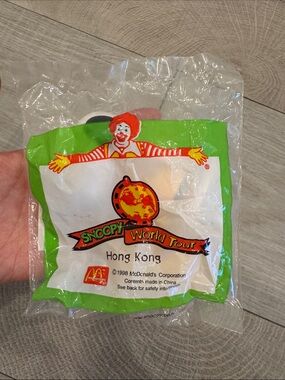 McDonald's Snoopy World Tour 1998 Hong Kong Toy